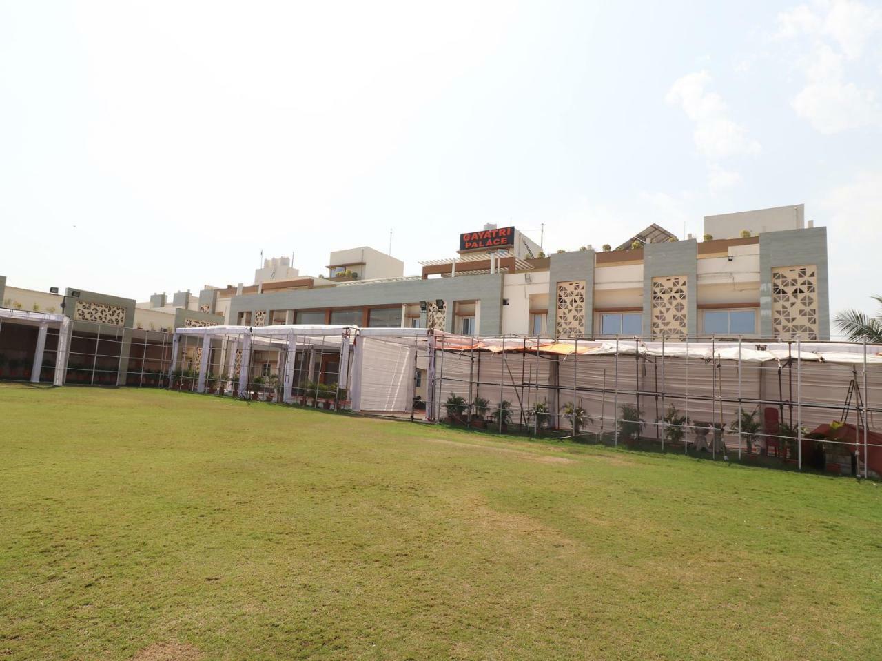 Oyo 29012 Gayatri Palace Hotel Durg Buitenkant foto