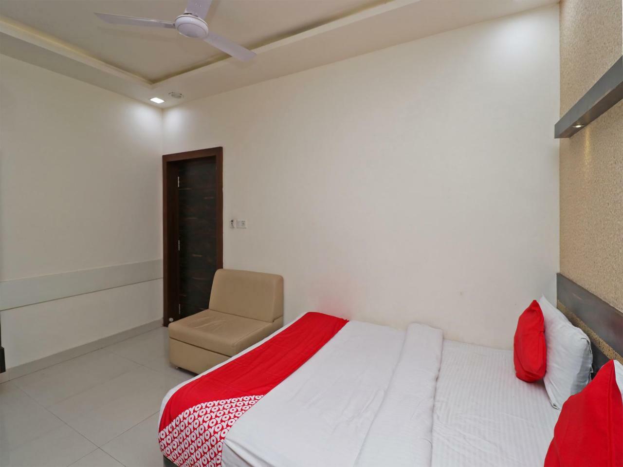 Oyo 29012 Gayatri Palace Hotel Durg Buitenkant foto
