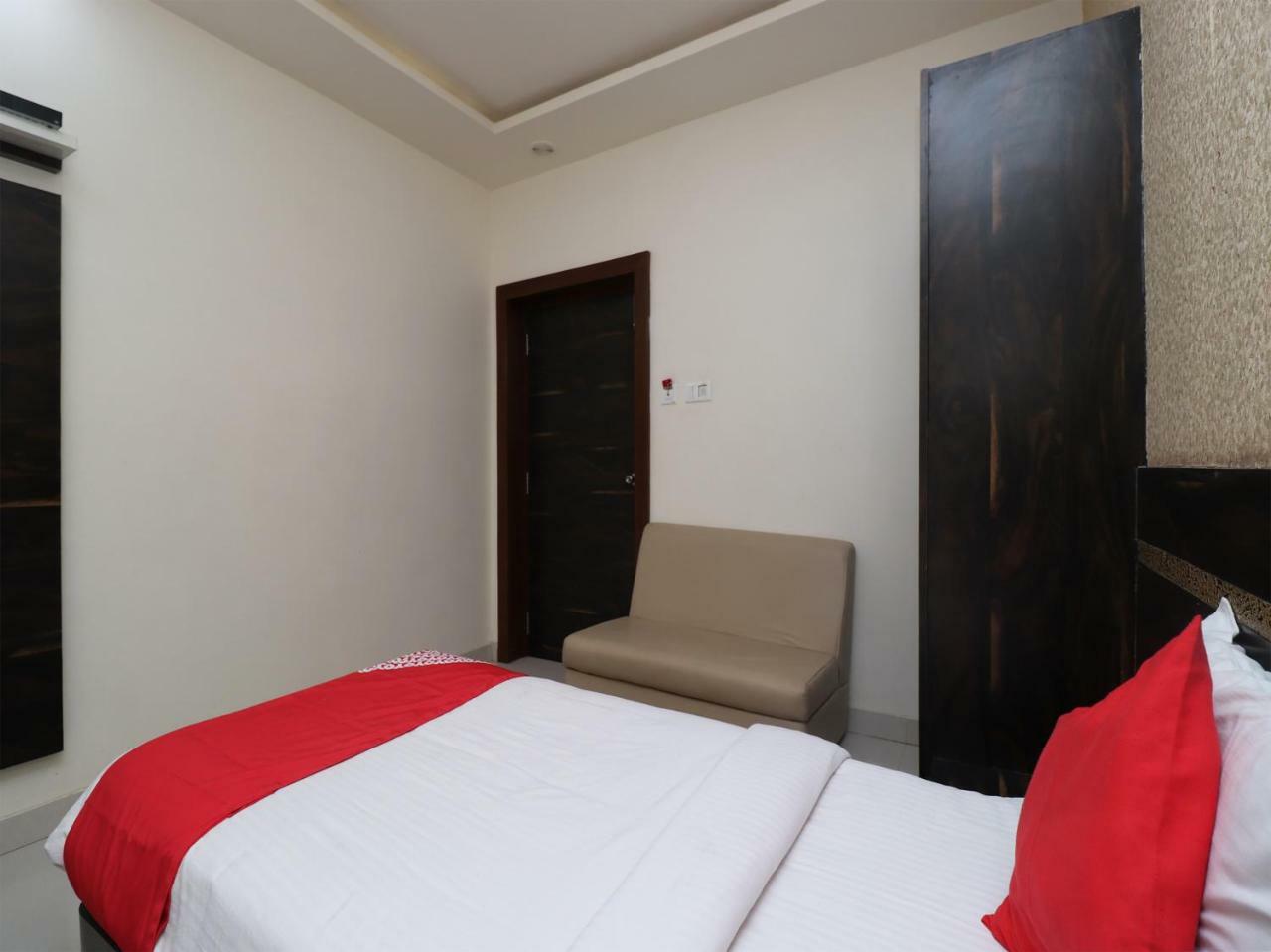 Oyo 29012 Gayatri Palace Hotel Durg Buitenkant foto