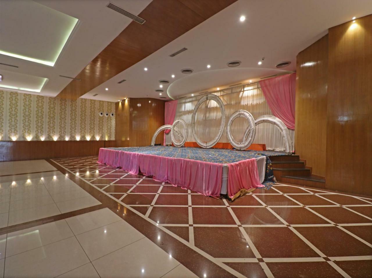 Oyo 29012 Gayatri Palace Hotel Durg Buitenkant foto