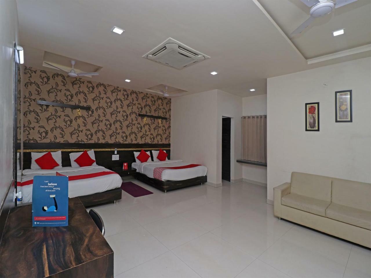 Oyo 29012 Gayatri Palace Hotel Durg Buitenkant foto