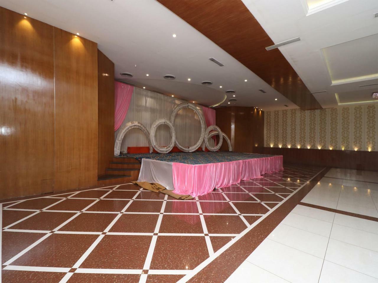 Oyo 29012 Gayatri Palace Hotel Durg Buitenkant foto