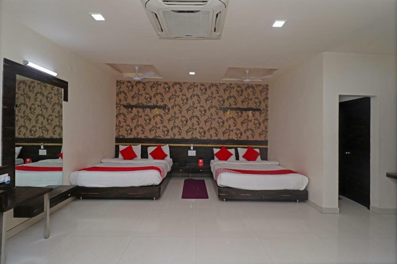 Oyo 29012 Gayatri Palace Hotel Durg Buitenkant foto