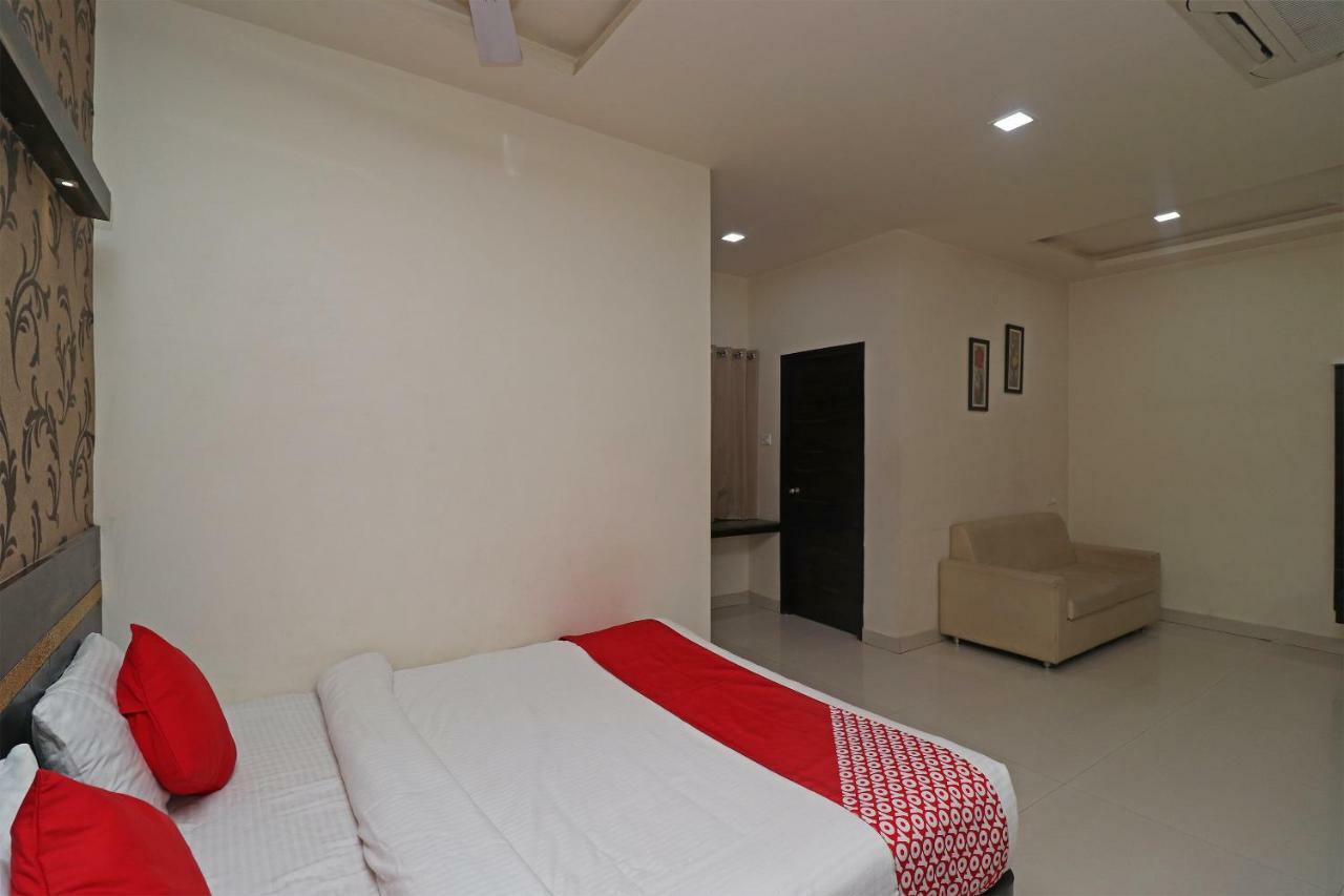 Oyo 29012 Gayatri Palace Hotel Durg Buitenkant foto