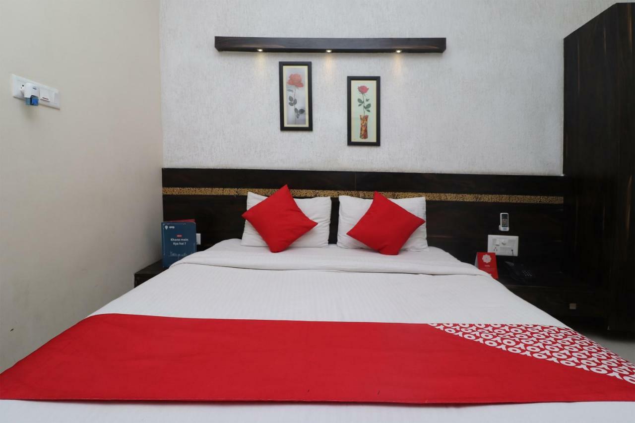 Oyo 29012 Gayatri Palace Hotel Durg Buitenkant foto