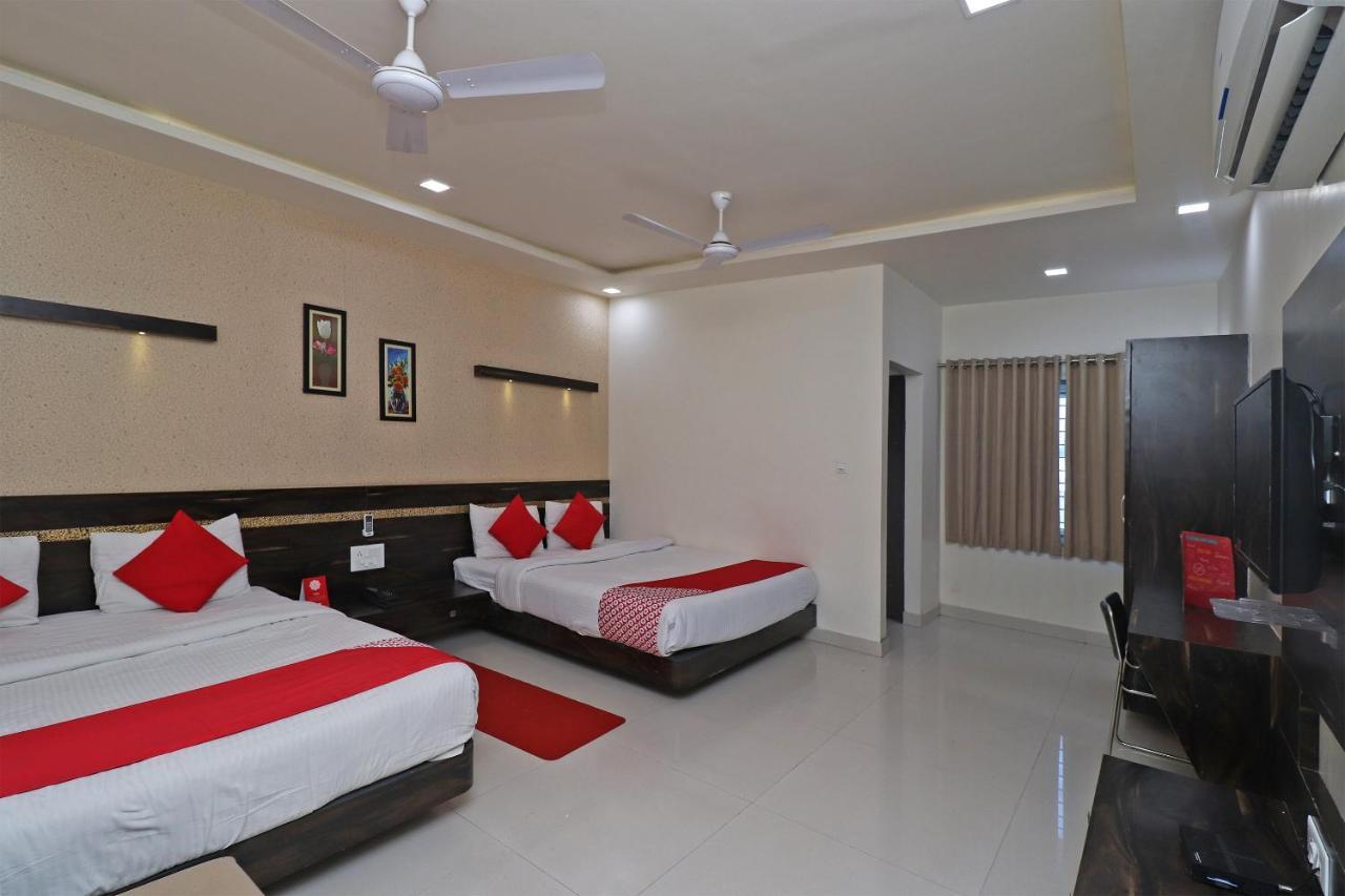 Oyo 29012 Gayatri Palace Hotel Durg Buitenkant foto
