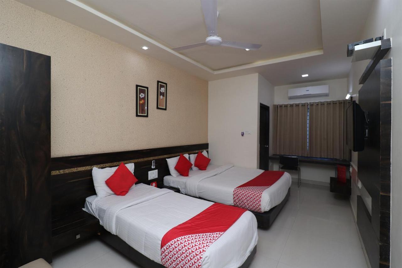 Oyo 29012 Gayatri Palace Hotel Durg Buitenkant foto